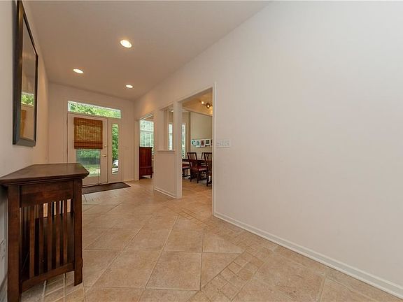 3rd image of 415 Dunbar Ln