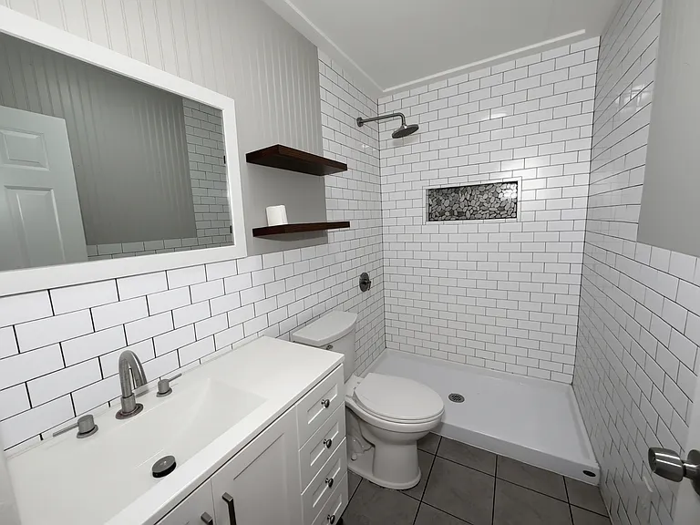 1016 W Crawford St — Photo 12