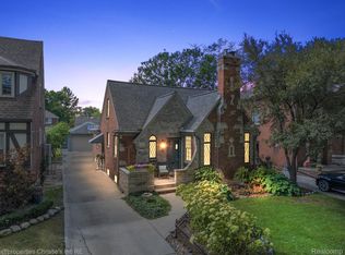 429 Cloverly Rd, Grosse Pointe Farms, MI 48236