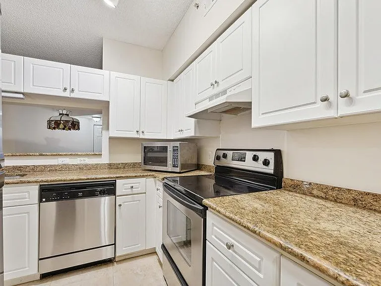 2120 Tuscany Way — Photo 3