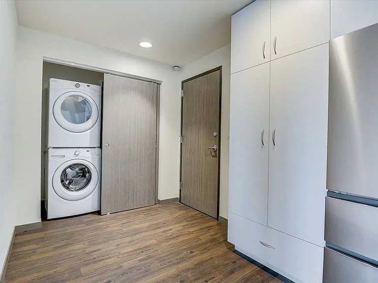 3 Bed / 2 Bath - Entry