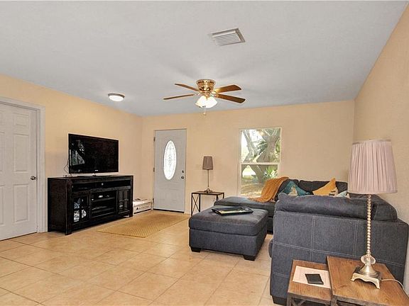 3rd image of 11810 Fawn Dale Dr