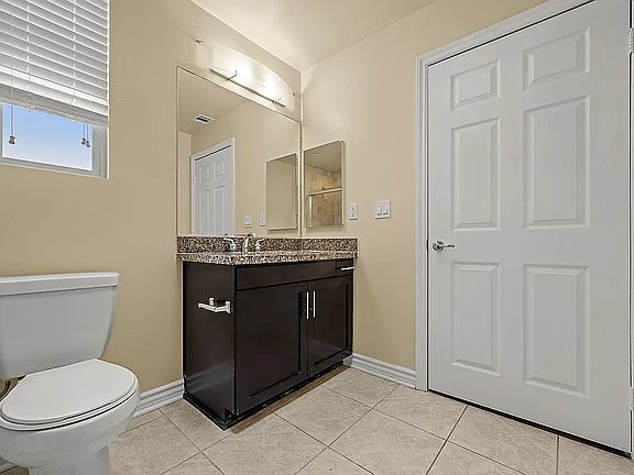 2nd image of 738 S Los Angeles St #1