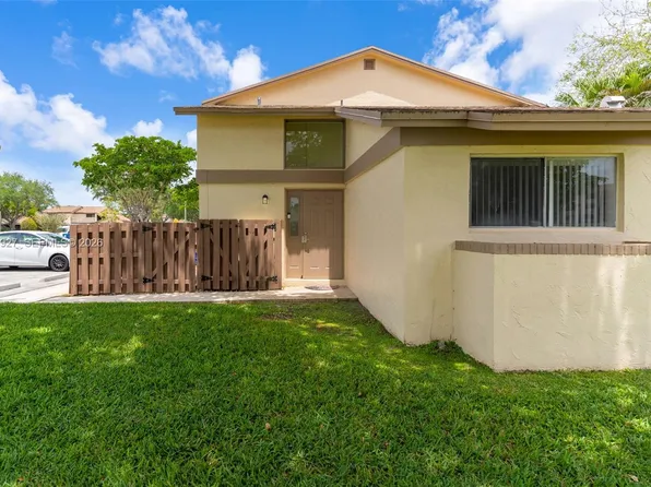 2950 NW 106th Ave APT 10, Fort Lauderdale, FL 33322