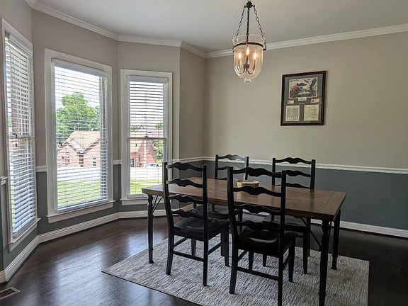 3rd image of 1520 Brookstone Cir