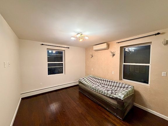 4th image of 3828 Maple Ave #1