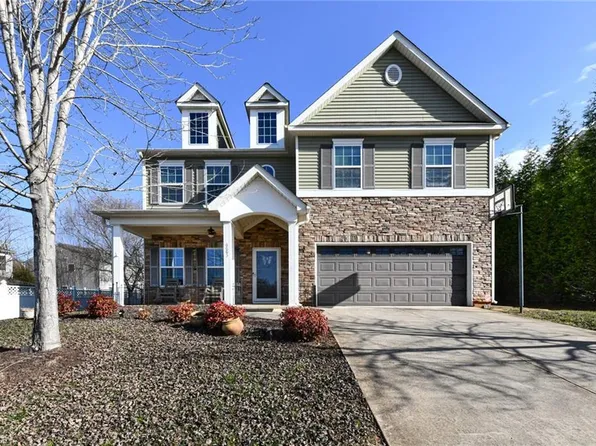 6603 Winners Dr, Whitsett, NC 27377