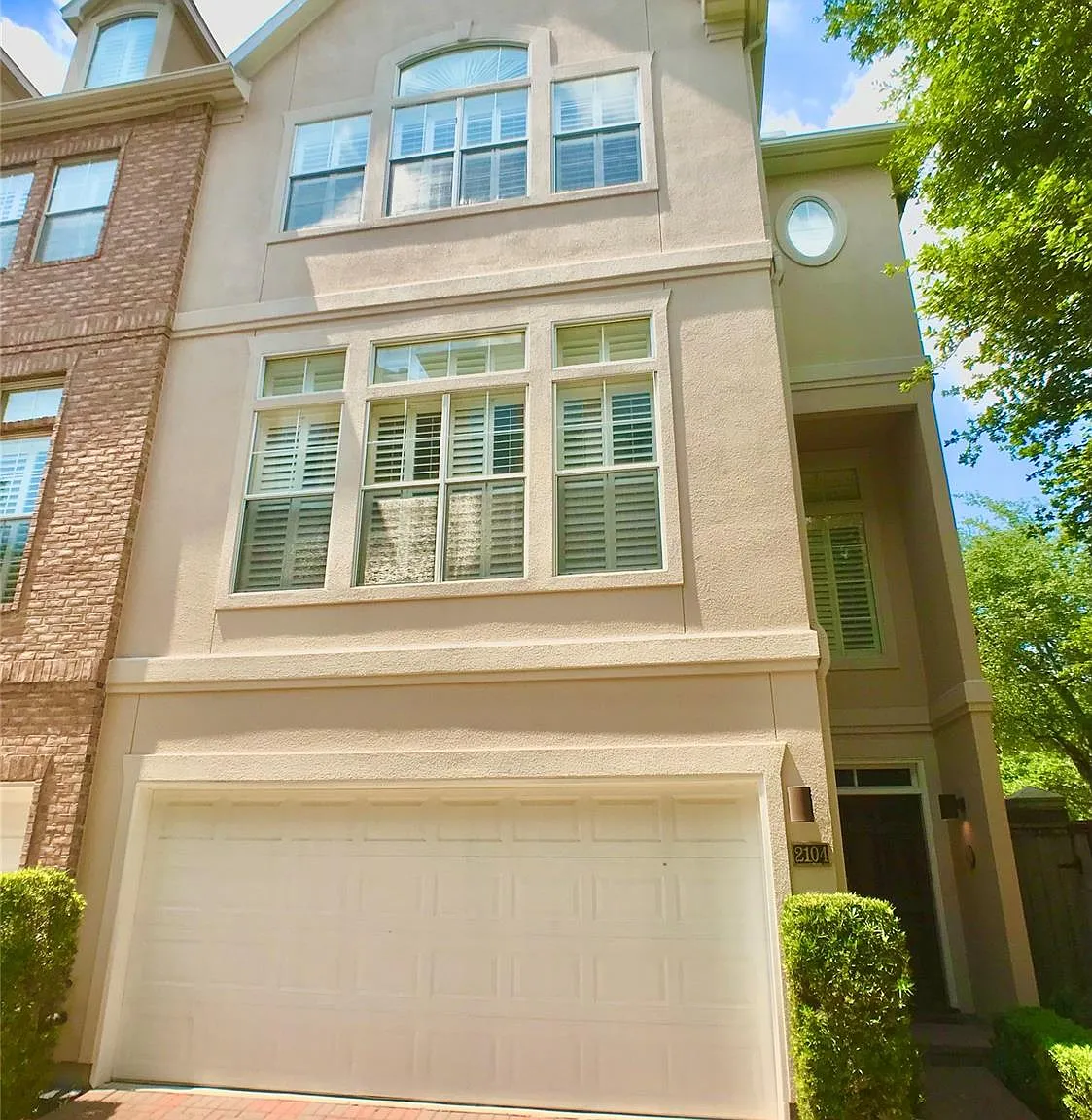 3 bed, 3.5 bath, 2384 sqft, $3,400 — Photo 1