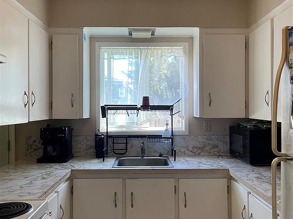 2nd image of 4475 Byng Rd