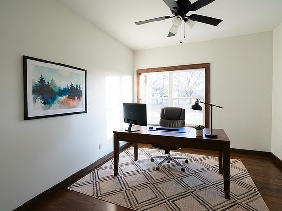 3rd image of 455 Leslie Rd