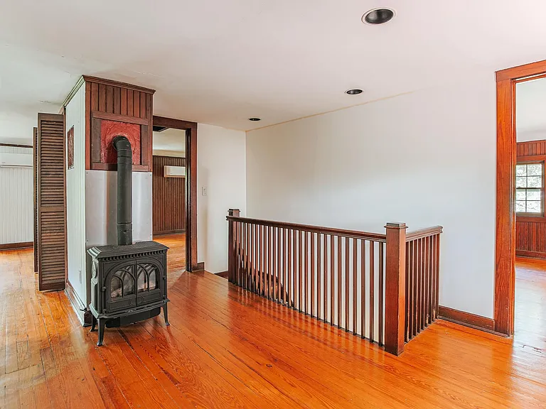 860 Elizabeth Ln — Photo 25