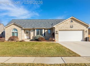 47192 Sanborn Dr, Macomb, MI 48044