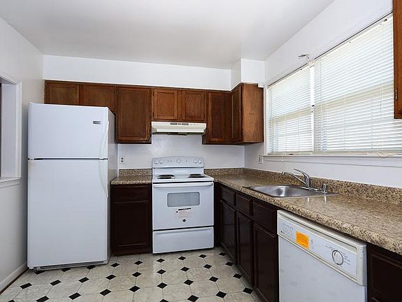 5th image of 222 Sweet Pine Dr