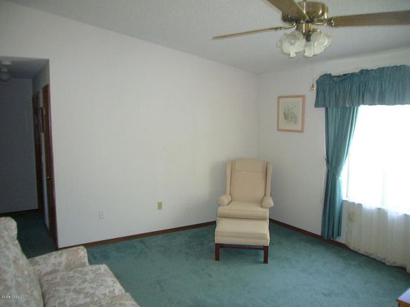 5th image of 323 Cinnamon Lake Cir