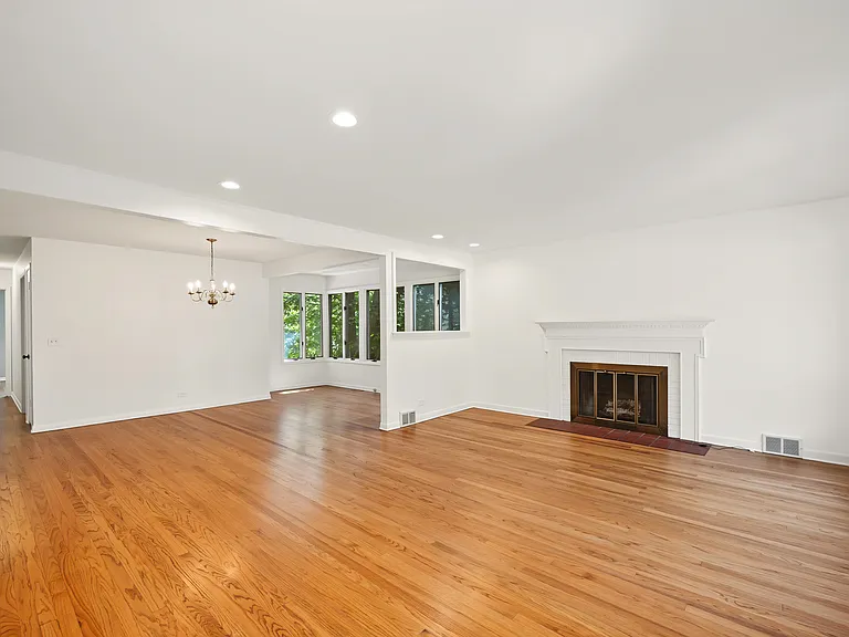 673 N Park Blvd — Photo 4