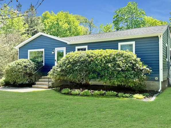 18 Cherry Lane, Port Jefferson Station, NY 11776