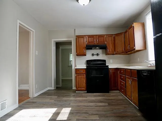 4 bed, 1510 sqft, $1,700 — Photo 1