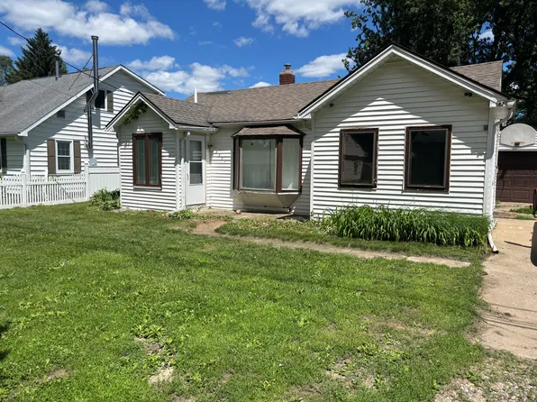 2221 Sumac Ave, Cedar Falls, IA 50613