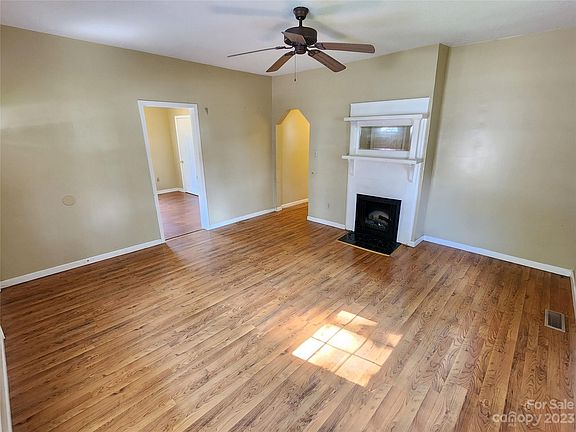 4th image of 325 E 20th St