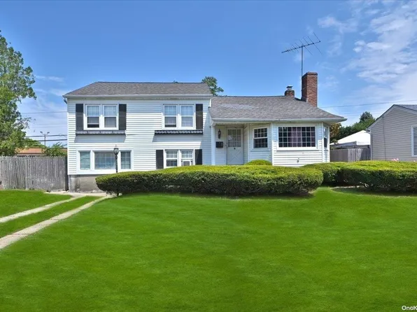 38 Bradford Lane, Bethpage, NY 11714