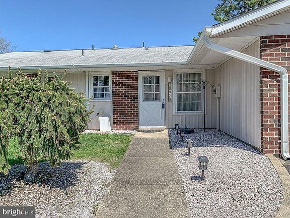 4th image of 1085 Argyll Cir