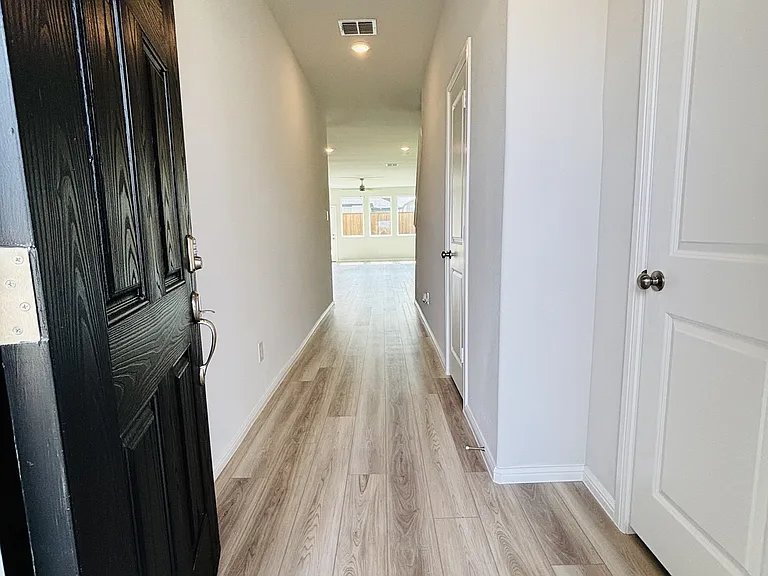 912 Santa Lucia Dr — Photo 18