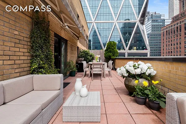 Sold by Compass | media 2