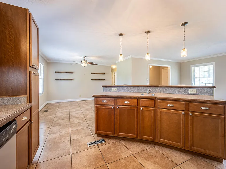407 Holly Dr — Photo 11