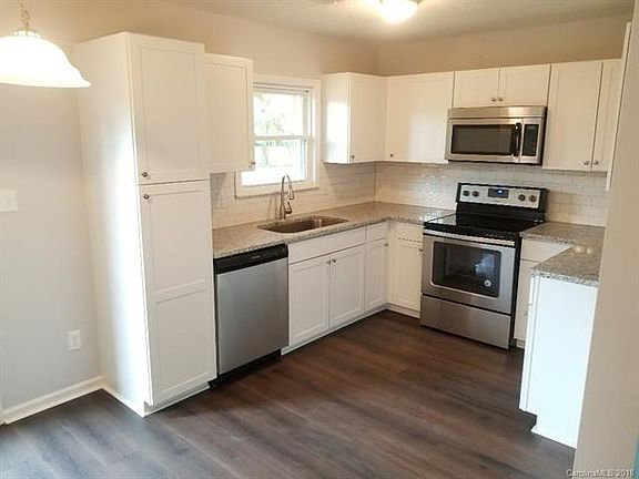 3rd image of 16501 Glenfurness Dr