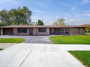 2 E Rocket Cir, Park Forest, IL