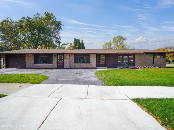 2 E Rocket Cir, Park Forest, IL 60466