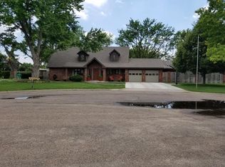 1506 Willow Ln, Garden City, KS 67846