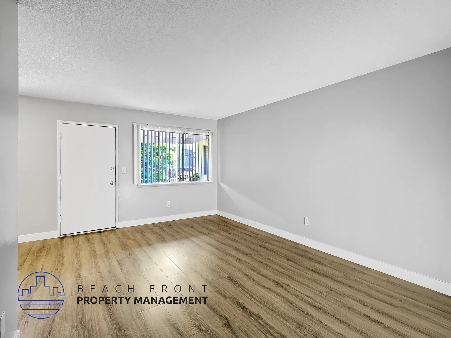 1545 Pine Ave. — Photo 4