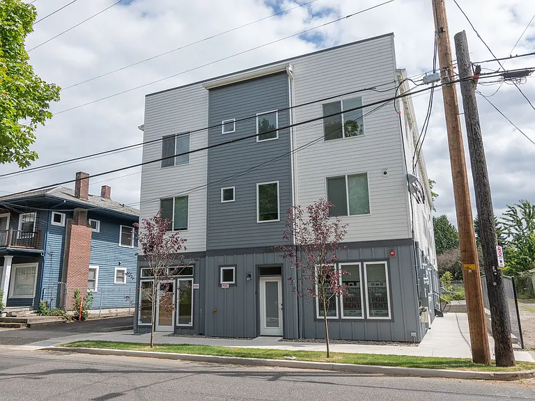 2630 NE Dekum St — Photo 14