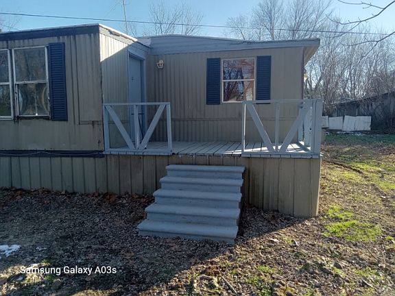 3rd image of 90 Dorothy Ln