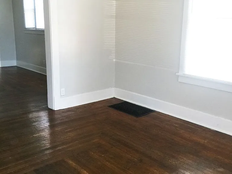 1213 Elizabeth St — Photo 2