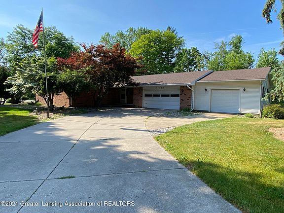 2nd image of 3122 E Broadmoor Dr