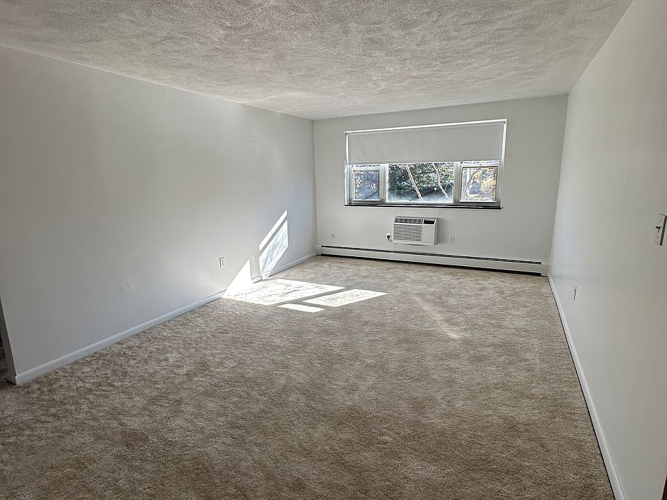 1st image of 160 Lexington St #28