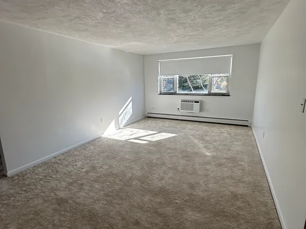 160 Lexington St #28, Auburndale, MA 02466