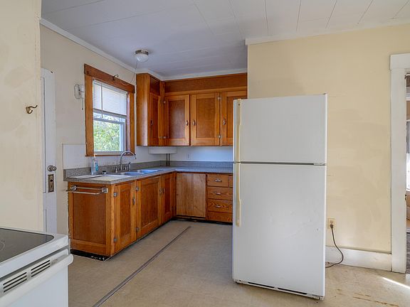 4th image of 279 Essex Street