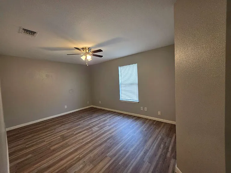7202 Montgomery Dr — Photo 18