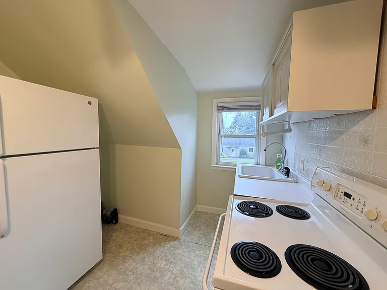 Maple Dr — Photo 2