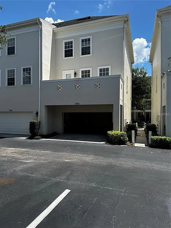 3 bed, 3.5 bath, 1943 sqft, $3,900 — Photo 3
