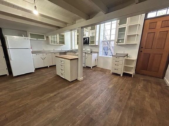 3rd image of 109 N Main St #A