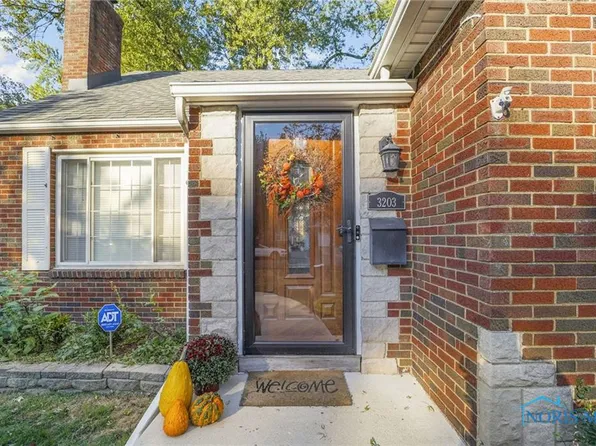 3203 Haughton Dr, Toledo, OH 43606