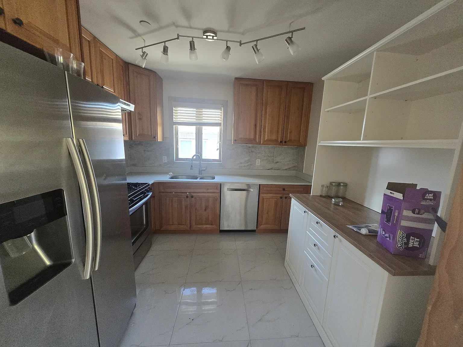 3 bed, 1327 sqft, $3,500 — Photo 3