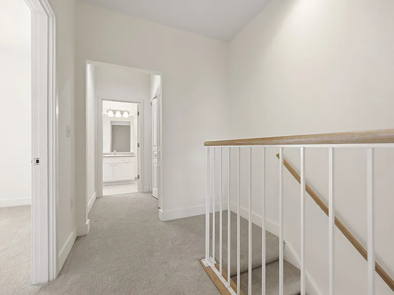 251 Carron St — Photo 16