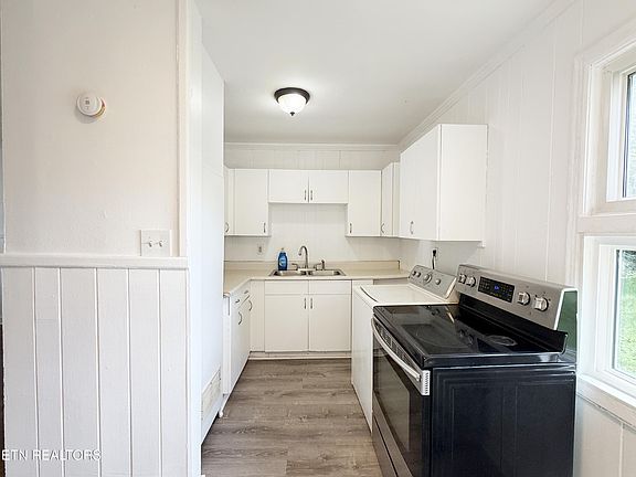 5th image of 2432 King St
