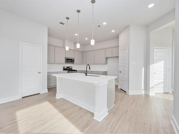 4th image of 3011 La Rambla Dr