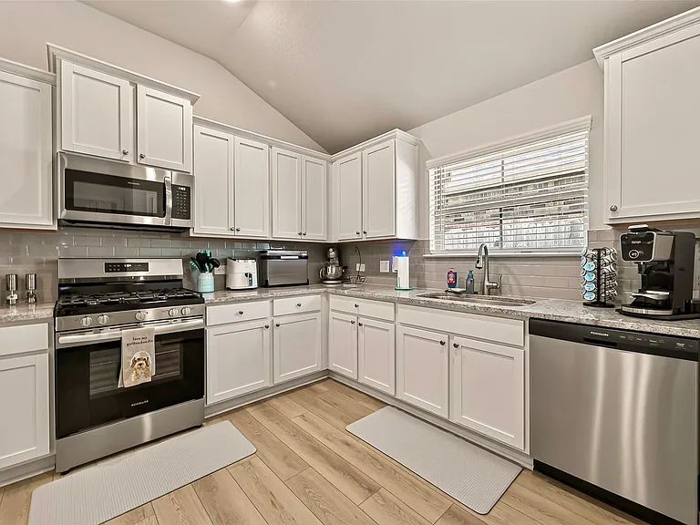 2605 Golden Palms Ln — Photo 19